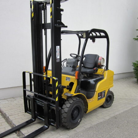 Caterpillar GP25N gázüzemű targonca