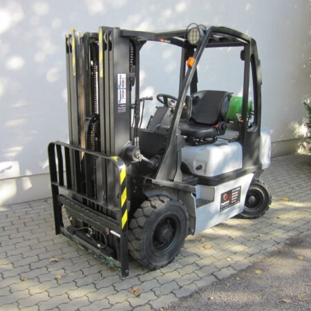 Nissan DX25LPG használt targonca PG254310