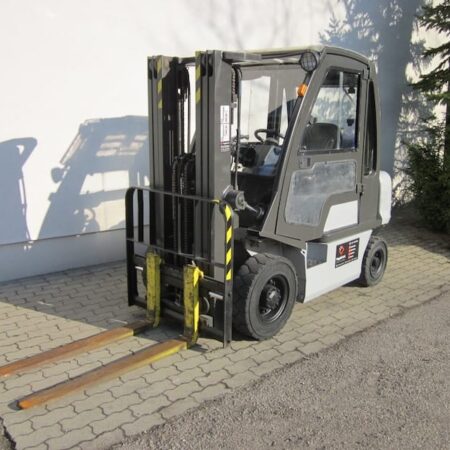 Nissan DX25LPG használt targonca