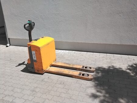 Jungheinrich EJE120 elektromos használt gyalogkíséretű raklapszállító