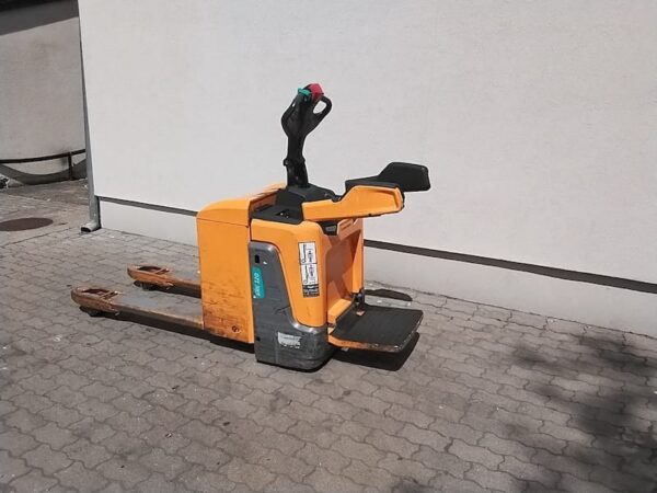 Jungheinrich ERE120 elektromos használt raklapszállító