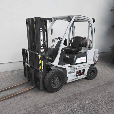 NISSAN DX25LPG gázüzemű használt targonca