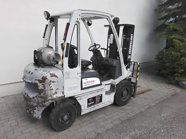 NISSAN DX25LPG gázüzemű használt targonca