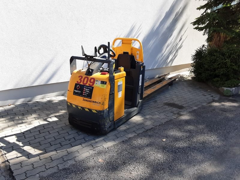 Jungheinrich ECE230 elektromos raklapszállító 1 PEG300201 1 Használt targonca